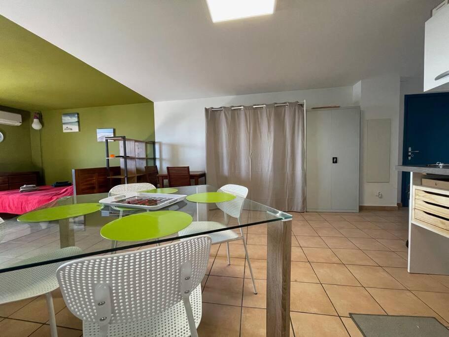 Immense Studio 51 Jusqu'A 4 Personnes Avec Vue Mer Saint-Denis Exteriér fotografie
